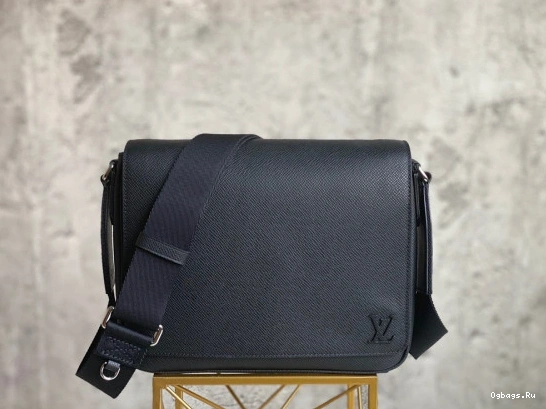 VUITTON DISTRICT LOUIS PM 0402